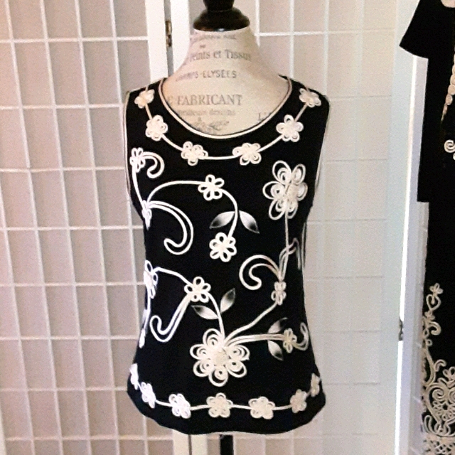 Gorgeous Ribbon Quilling Puts This Top Into A Whole New Style Category